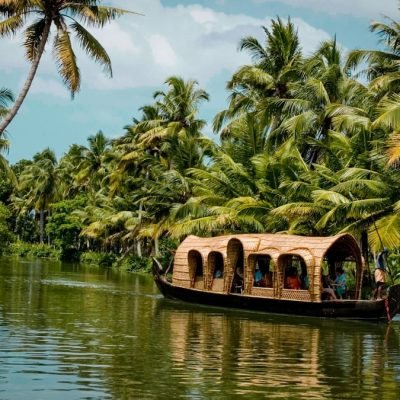 Kerala Backwaters: The Complete Houseboat Trip Guide