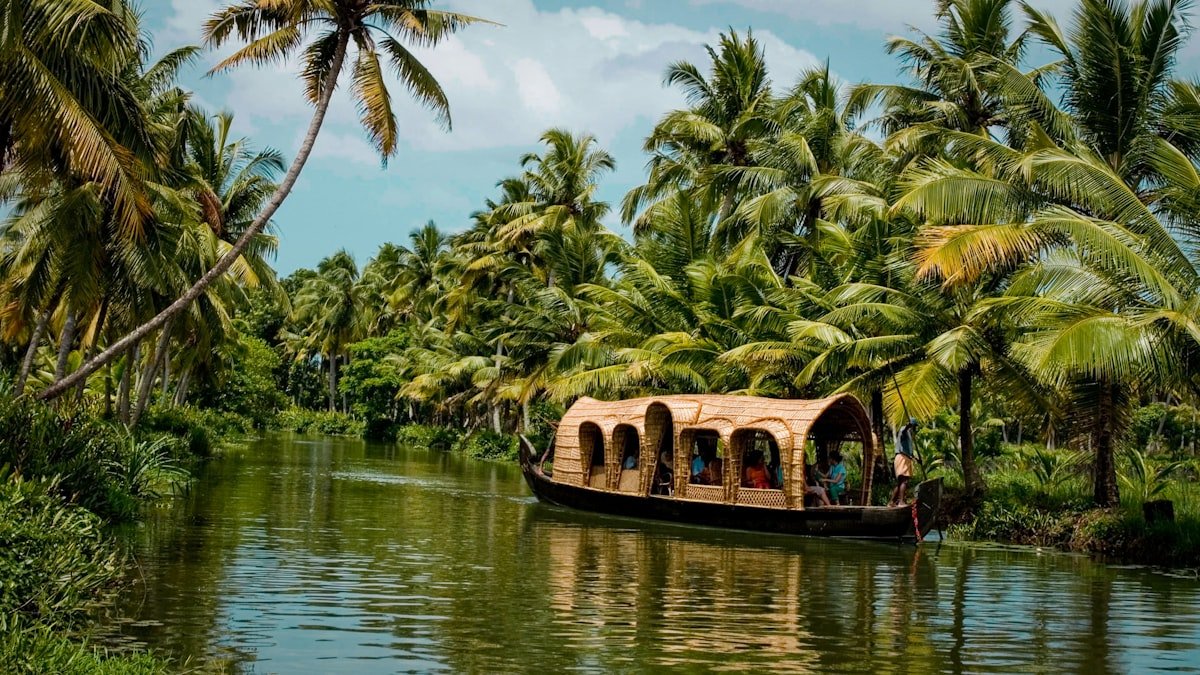 Kerala Backwaters: The Complete Houseboat Trip Guide
