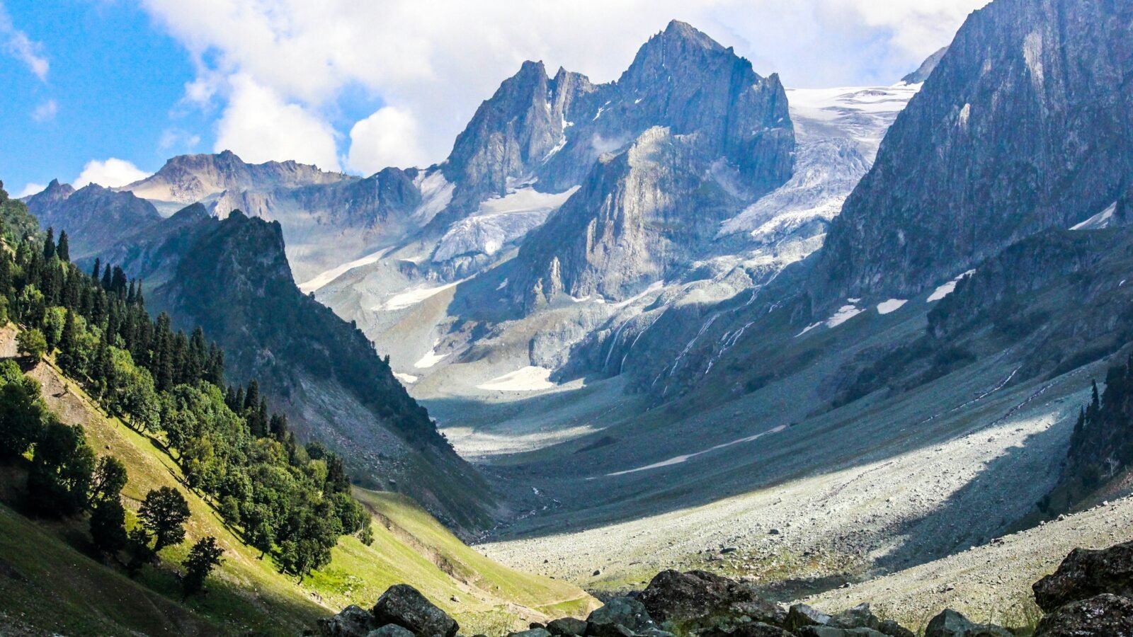 Kashmir in Every Season: When to Go and What to Pack