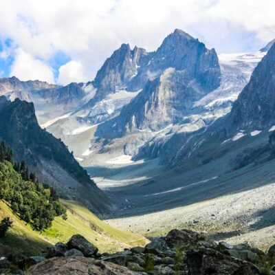 Kashmir in Every Season: When to Go and What to Pack