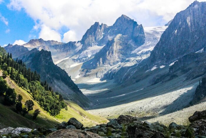 Kashmir in Every Season: When to Go and What to Pack